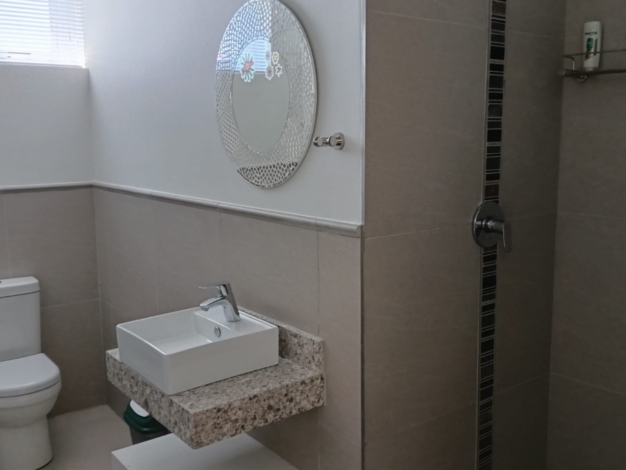 6 Bedroom Property for Sale in Wavecrest Eastern Cape